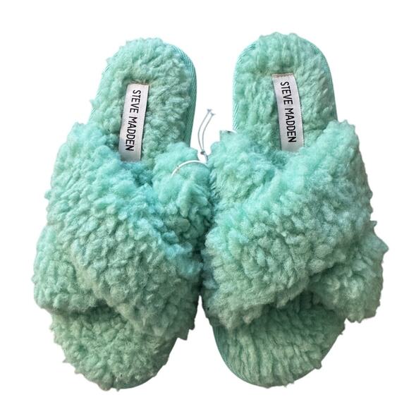 NEW Steve Madden Women's Peaceful Faux Fur Slipper Size 6 - Picture 2 of 5